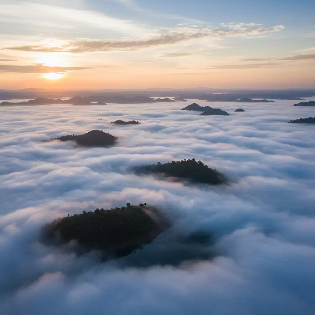 Khoảnh khắc săn mây chuẩn không cần chỉnh tại hồ Tà Đùng